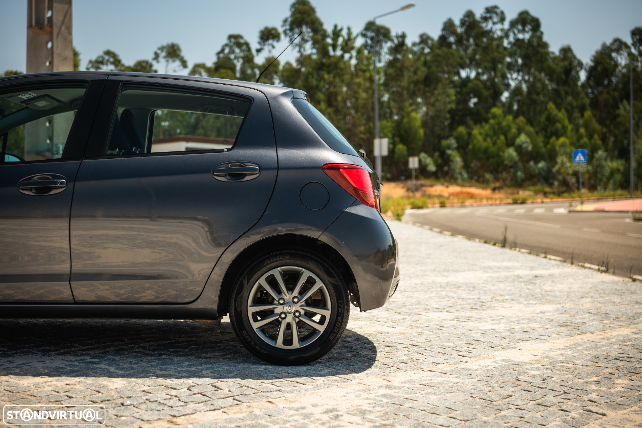 Toyota Yaris 1.0 VVT-i Comfort +PS Style +P.Techno - 9