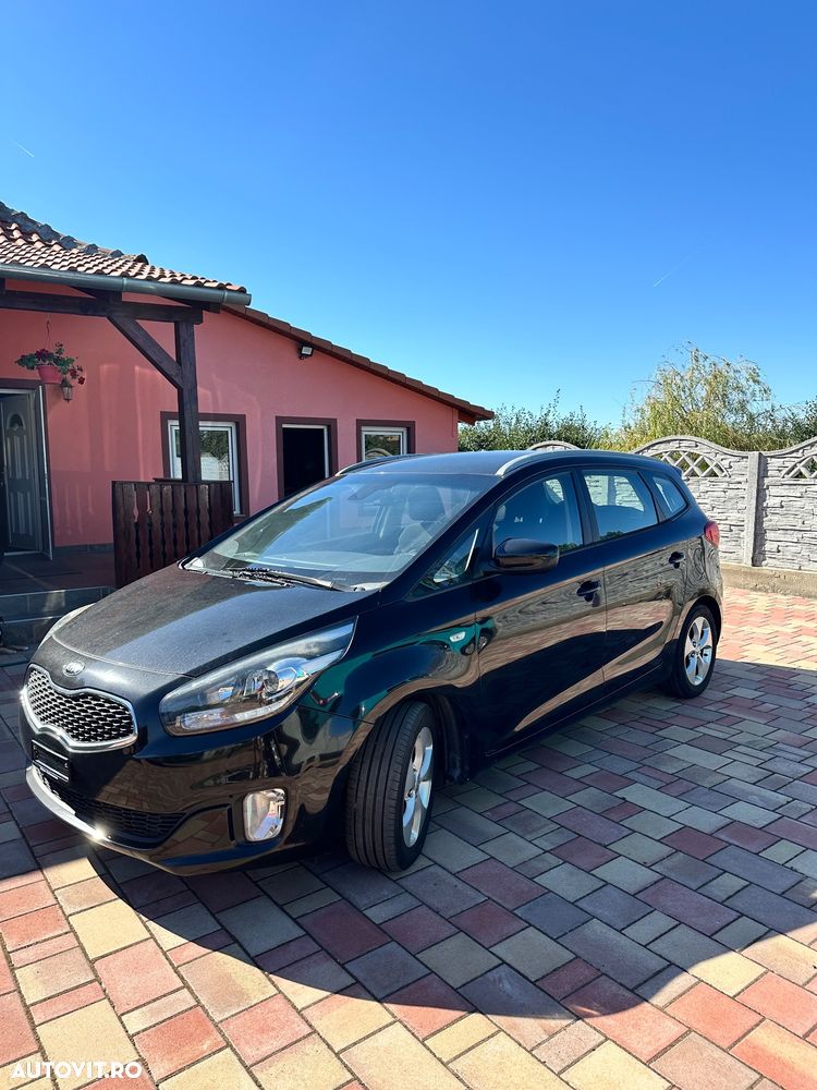 Kia Carens - 2