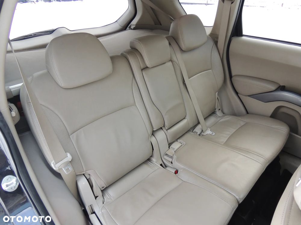 Mitsubishi Outlander 2.0 DID Instyle NAVI - 17