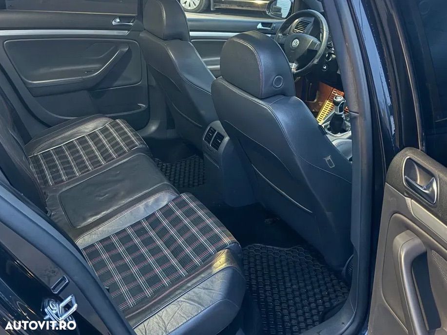 Volkswagen Golf - 10