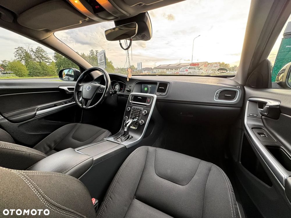 Volvo V60 D4 Geartronic Momentum - 22