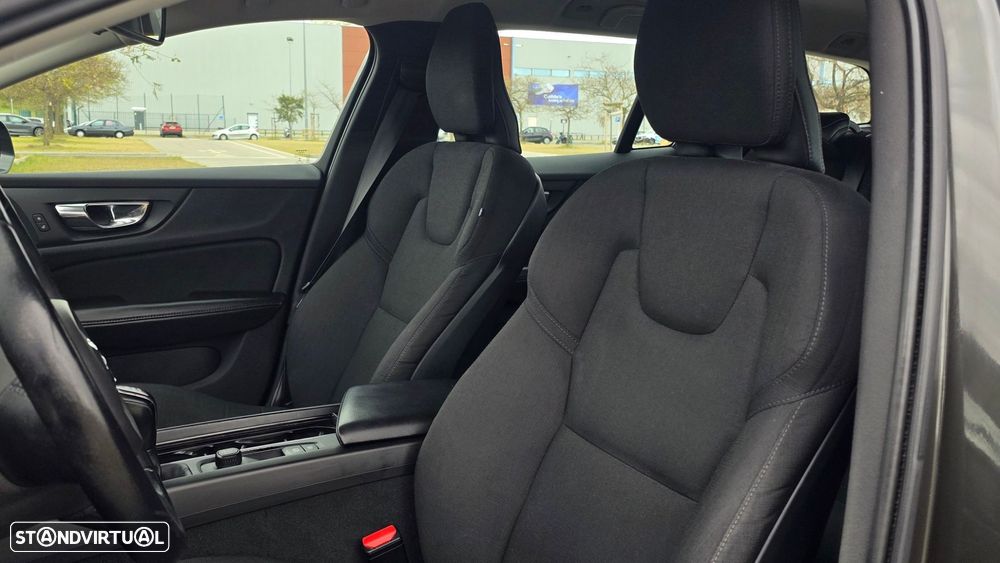 Volvo V60 2.0 D3 Momentum Core - 11