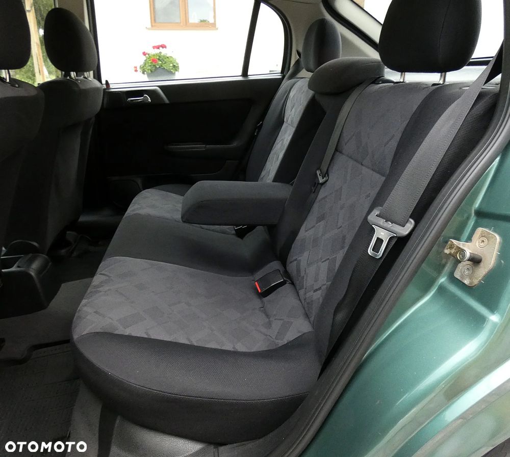 Opel Astra 1.6 Sportive - 12