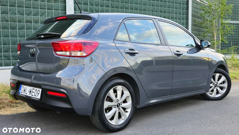 Kia Rio 1.2 L - 6