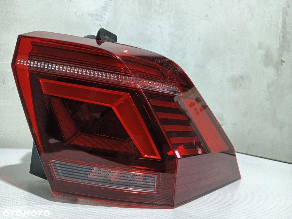LAMPA TYŁ TYLNA PRAWA VW TIGUAN II 5NA945208J - 2