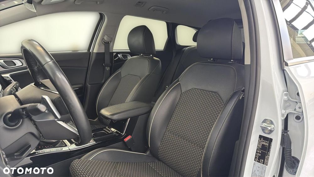 Kia Ceed 1.5 T-GDI Business Line DCT - 12