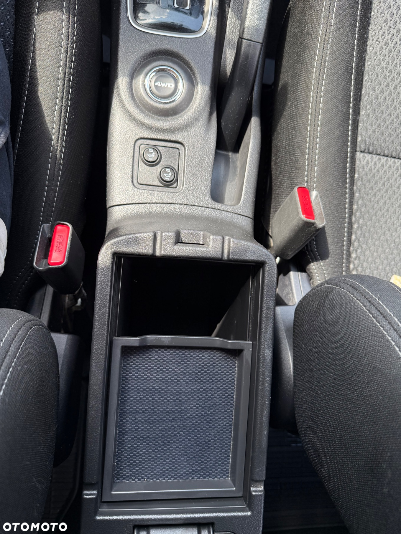 Mitsubishi Outlander 2.0 Instyle + 4WD CVT - 24