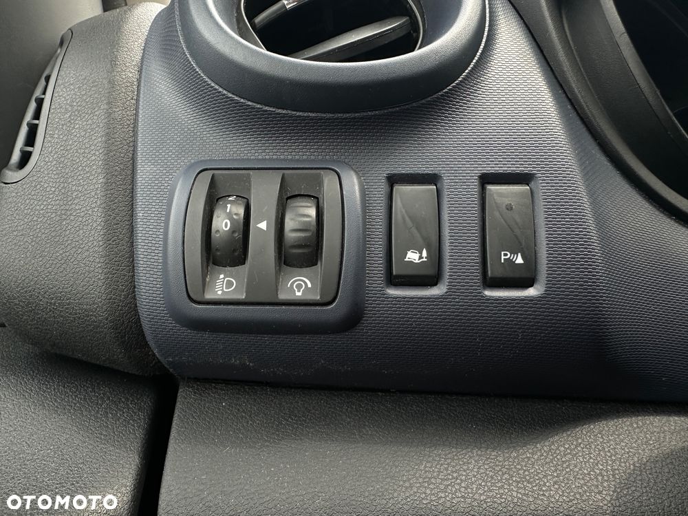 Opel Vivaro L2H1 2,9t Elegance - 12