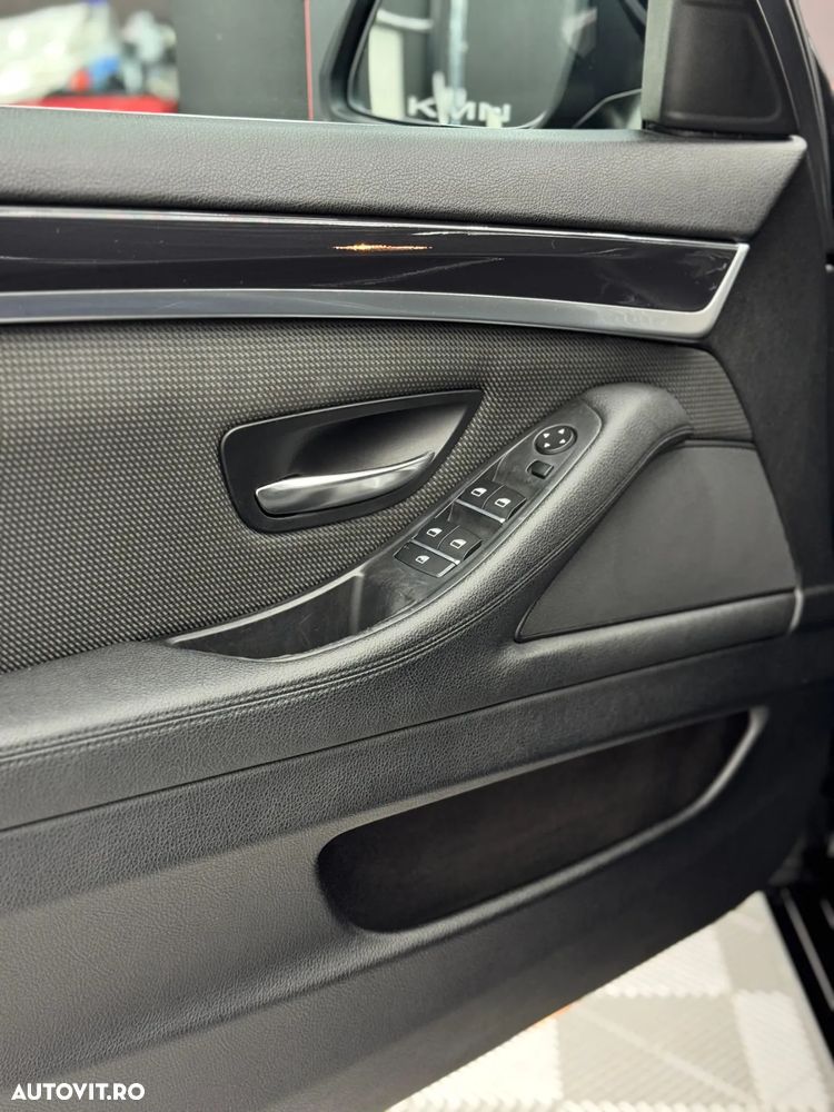 BMW Seria 5 525d Touring Sport-Aut. - 17