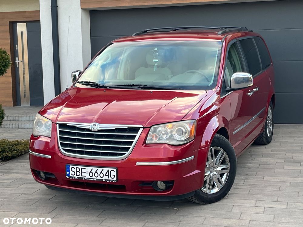 Chrysler Town & Country - 7