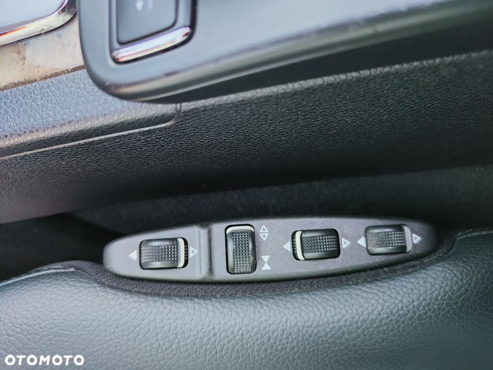 Mercedes-Benz Klasa C 350 CDI DPF 4Matic 7G-TRONIC Avantgarde - 35