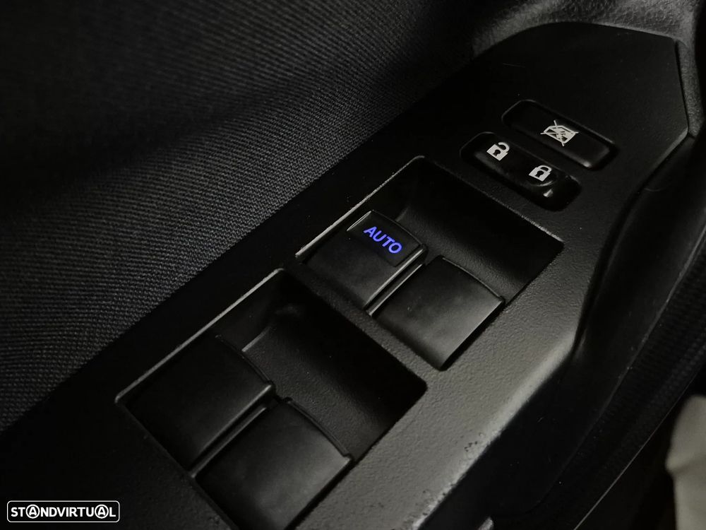 Toyota Auris 1.4 D-4D Comfort+Pack Sport - 17