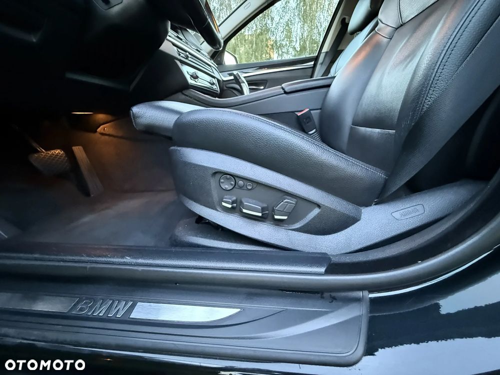BMW Seria 5 530d xDrive Sport-Aut Luxury Line - 16