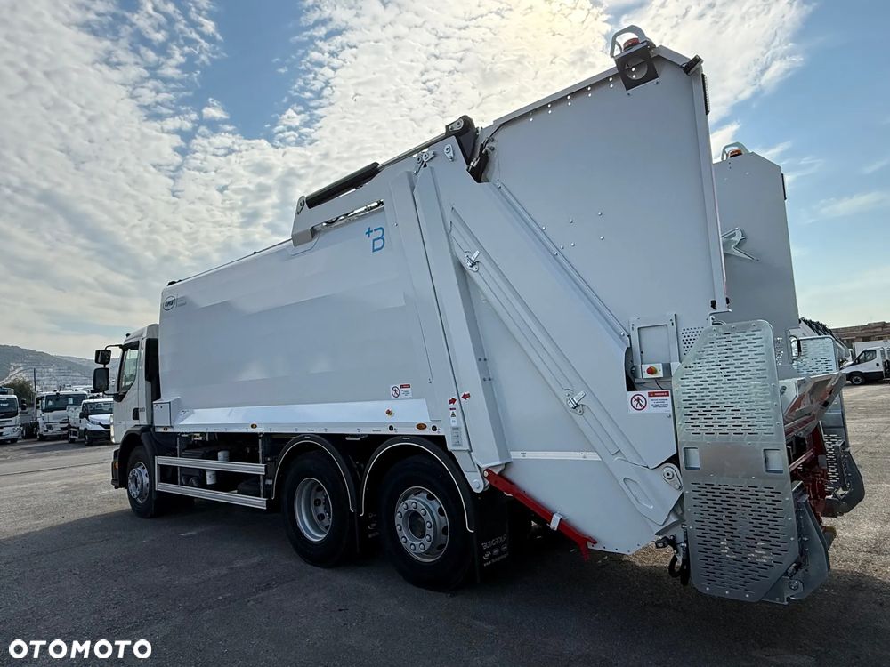 Renault D Wide 6x2 - 7