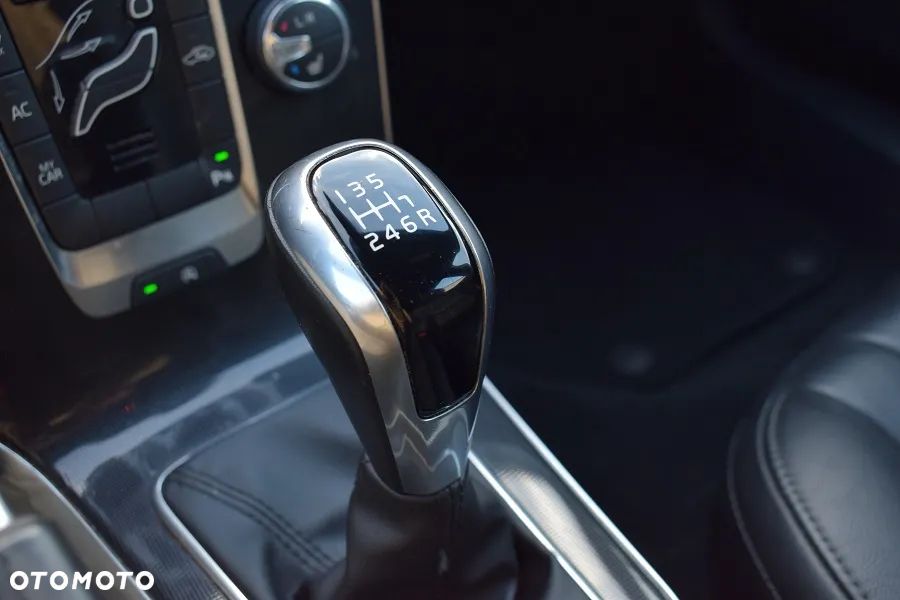 Volvo V40 D3 Momentum - 20