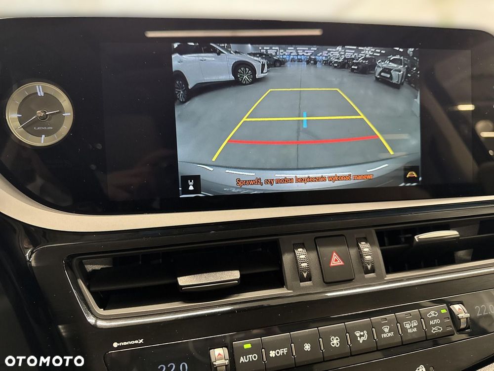 Lexus ES 300h Business Edition - 27