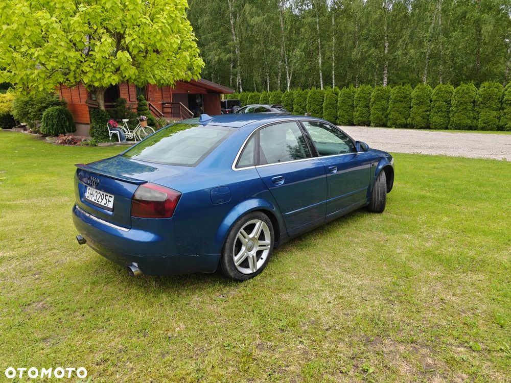 Audi A4 Limousine - 4