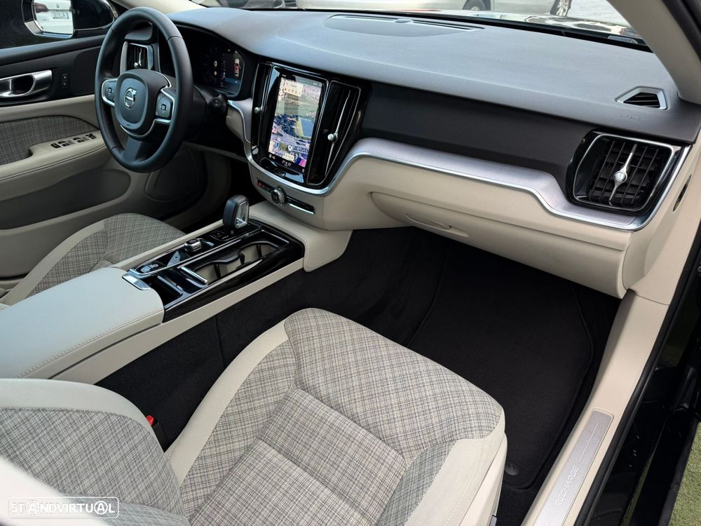 Volvo V60 2.0 T6 AWD TE Essential - 17