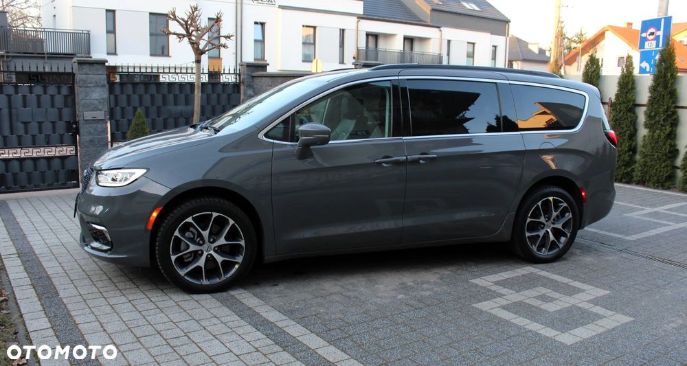 Chrysler Pacifica - 28