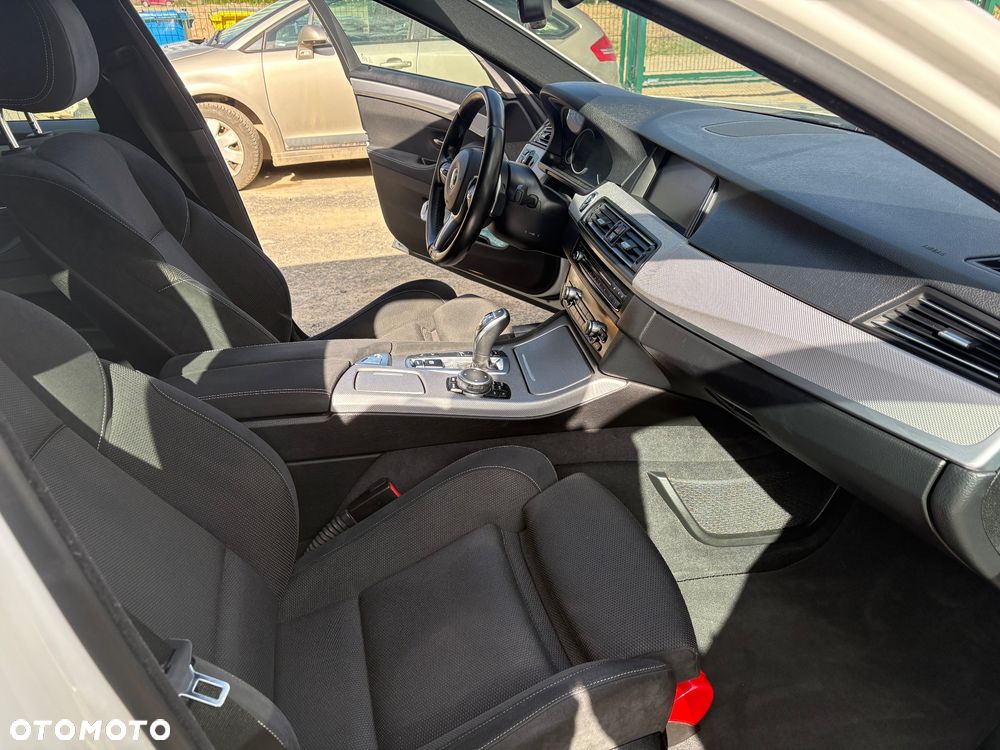 BMW Seria 5 525d xDrive - 15