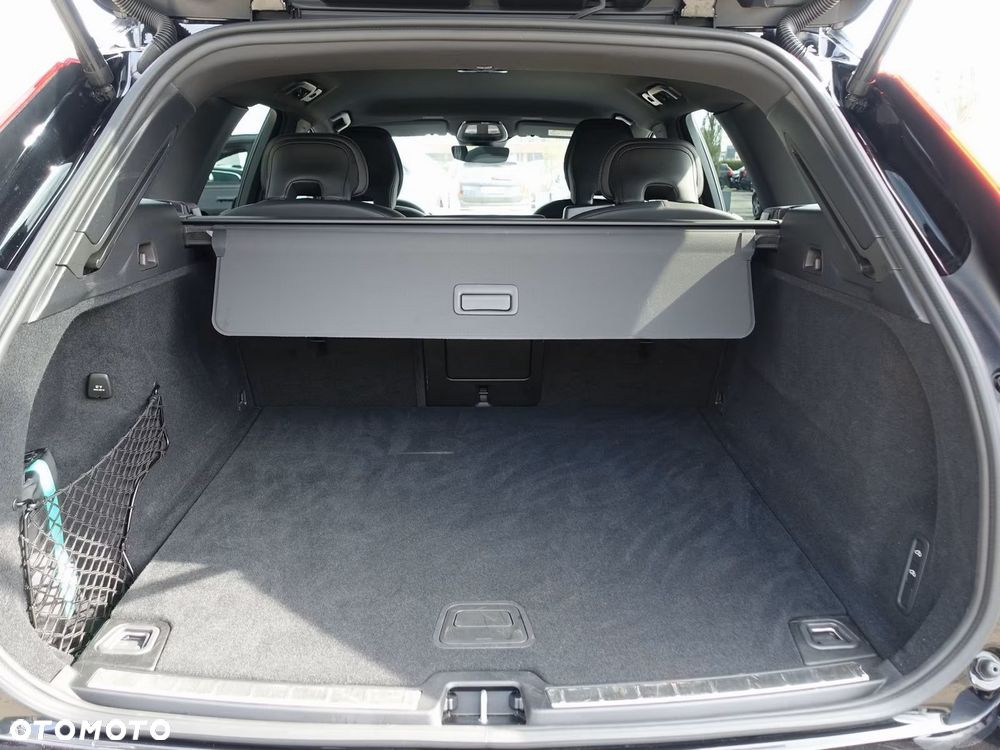 Volvo XC 60 B5 B AWD Plus Black Edition - 9