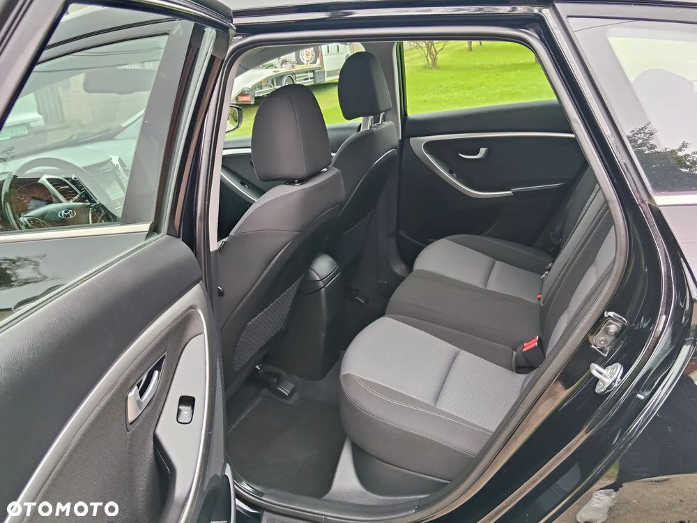 Hyundai i30 i30cw 1.6 CRDi Fifa World Cup Edition - 23