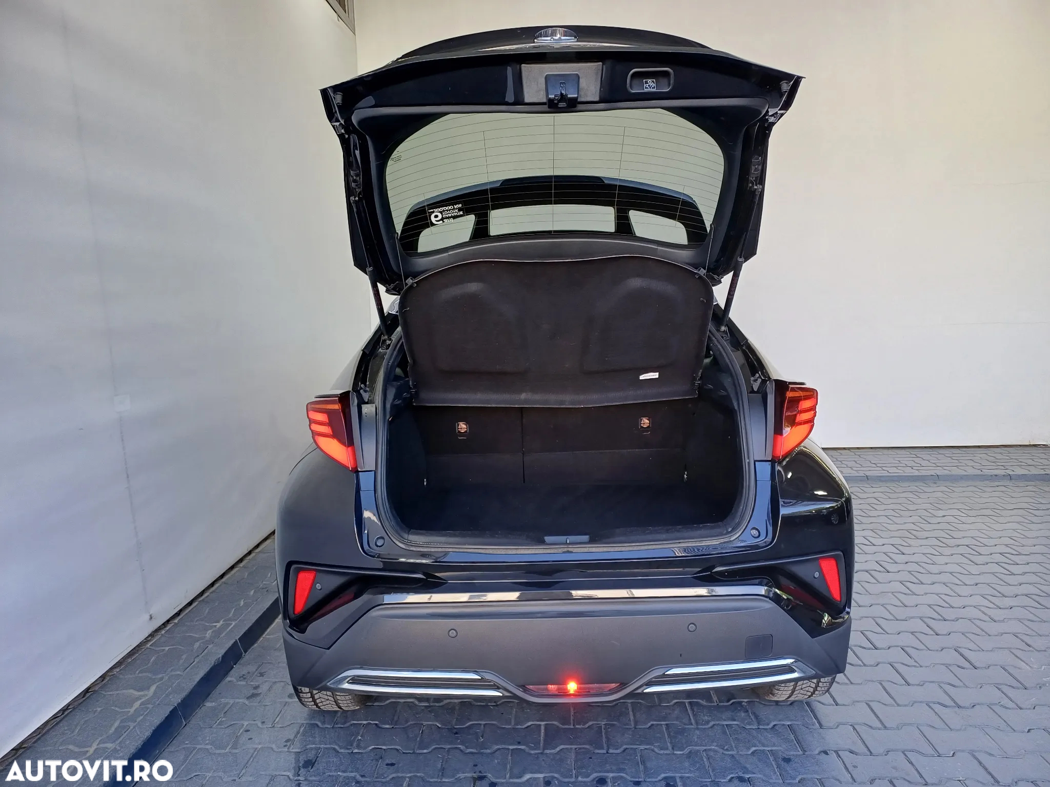 Toyota C-HR 2.0 HSD 184 CP 4x2 CVT Classy Bi-Tone - 31