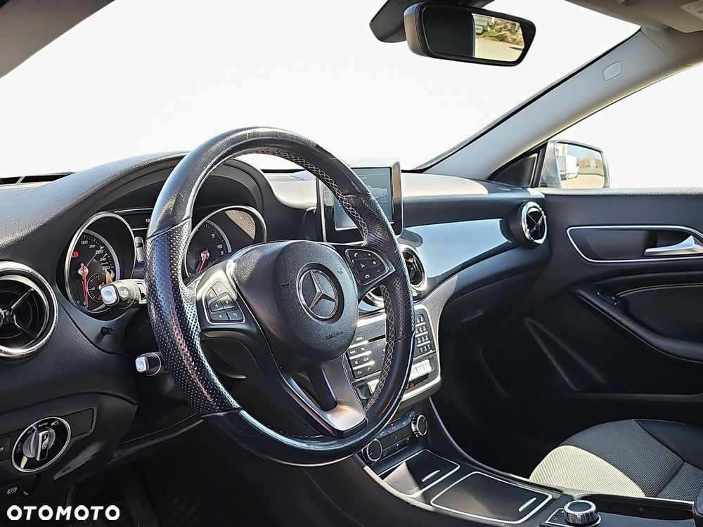 Mercedes-Benz CLA - 11