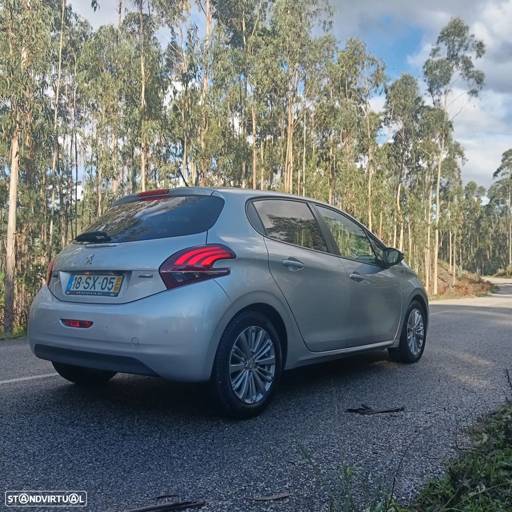Peugeot 208 1.2 PureTech Style - 9