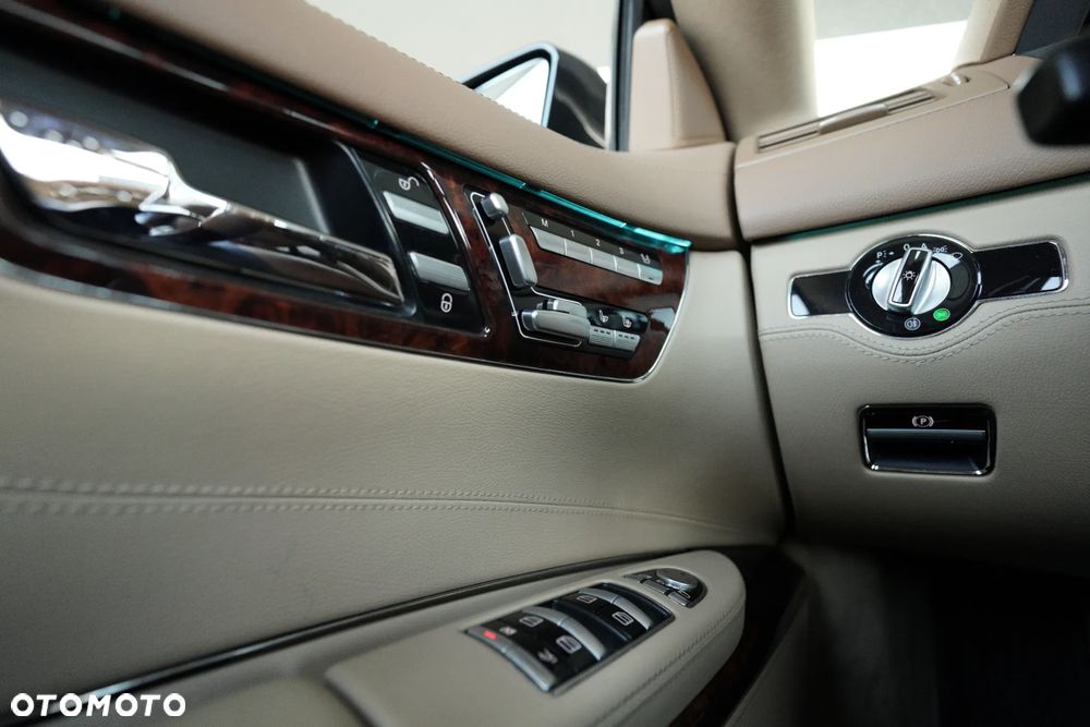 Mercedes-Benz CL 500 4-Matic BlueEff - 25