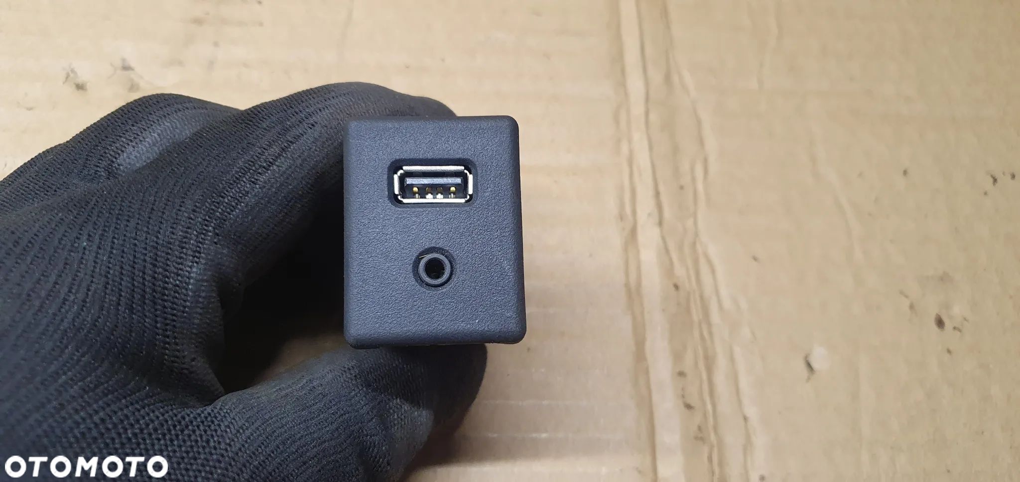Czytnik Gniazdo AUX USB Opel Zafira C 20868798 - 1