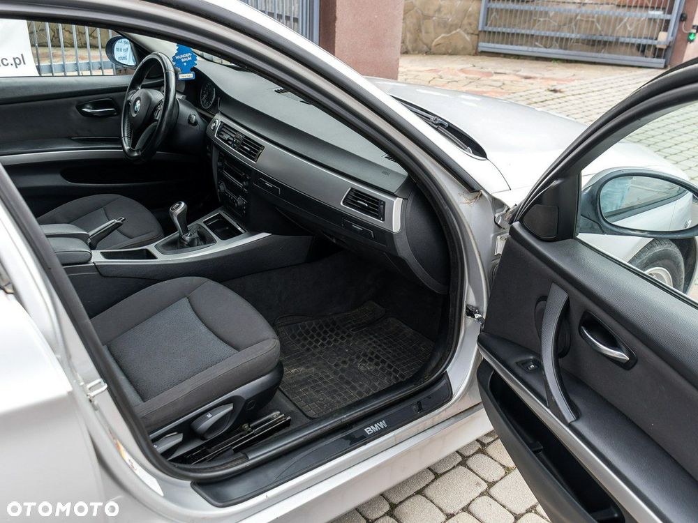 BMW Seria 3 320d DPF Touring - 14