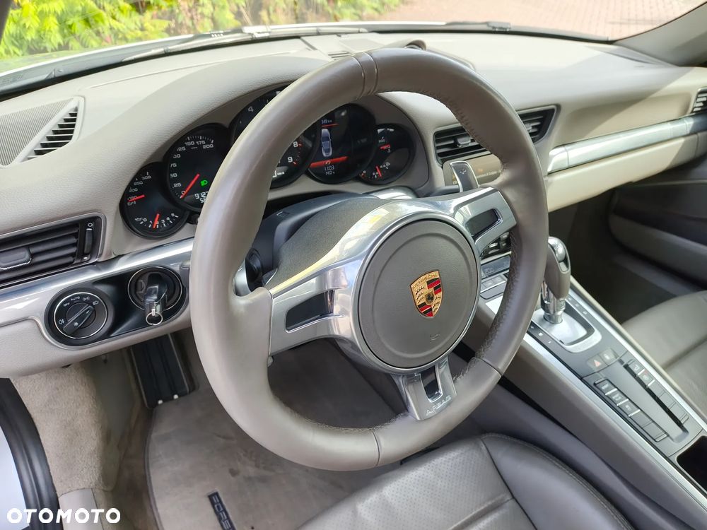 Porsche 911 Carrera 4 PDK - 30