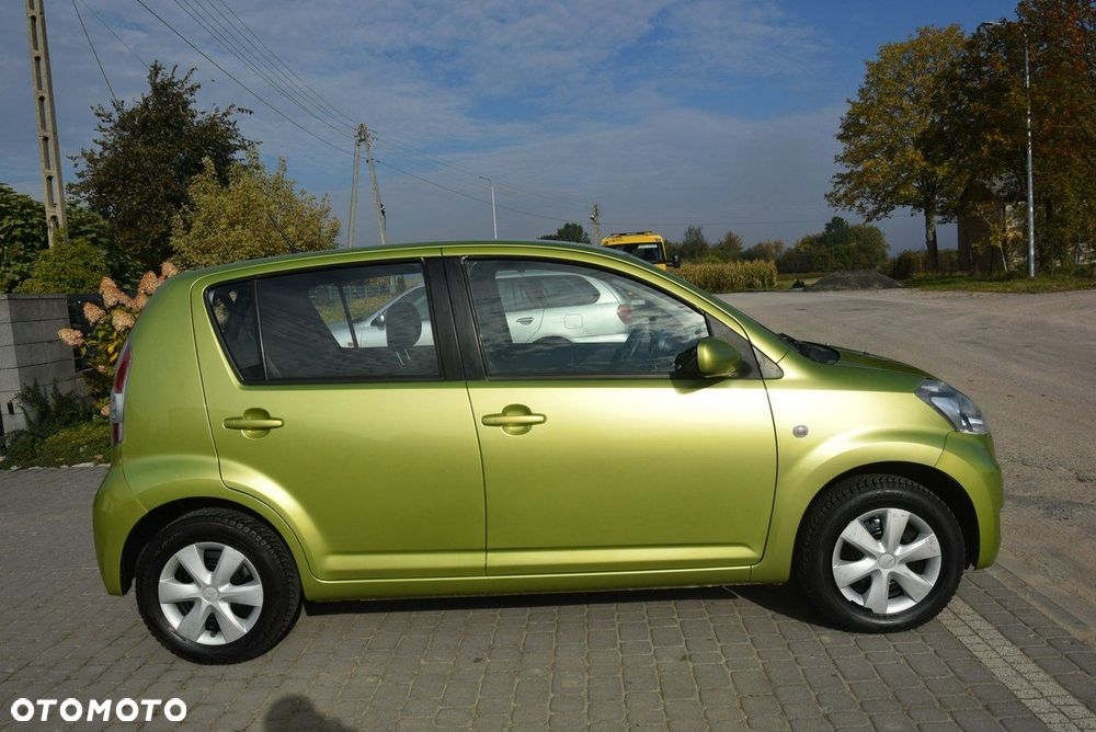 Daihatsu Sirion - 10