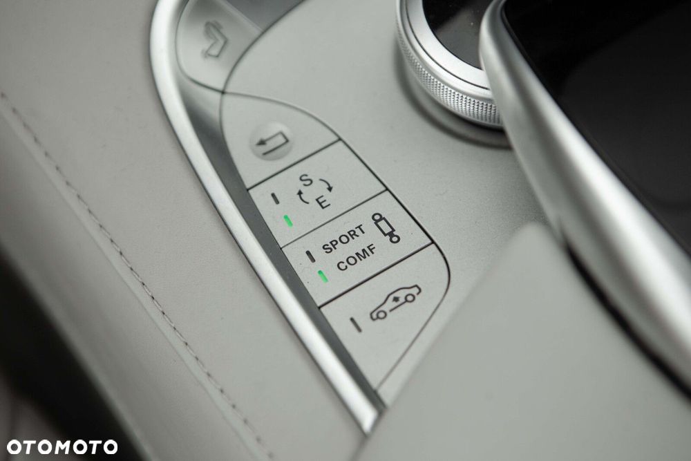 Mercedes-Benz Klasa S 500 4-Matic 7G-TRONIC - 31