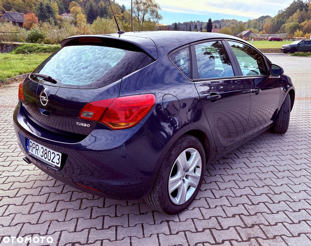 Opel Astra 2010 photo 5