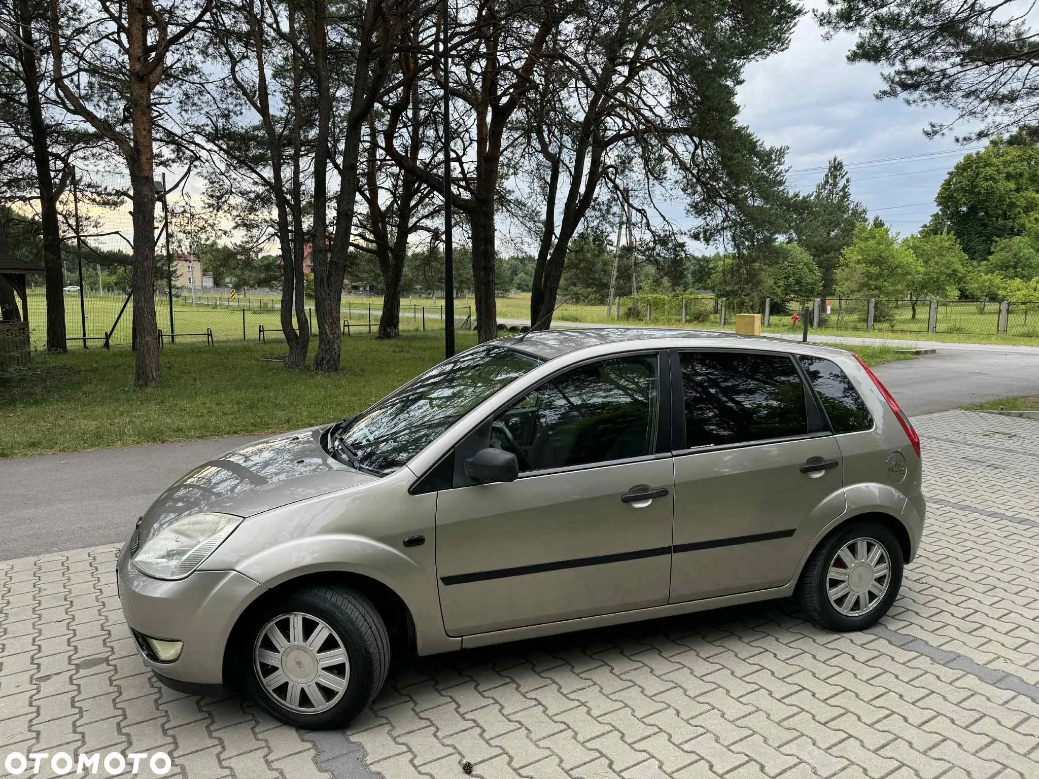 Ford Fiesta 1.4 Ambiente - 2