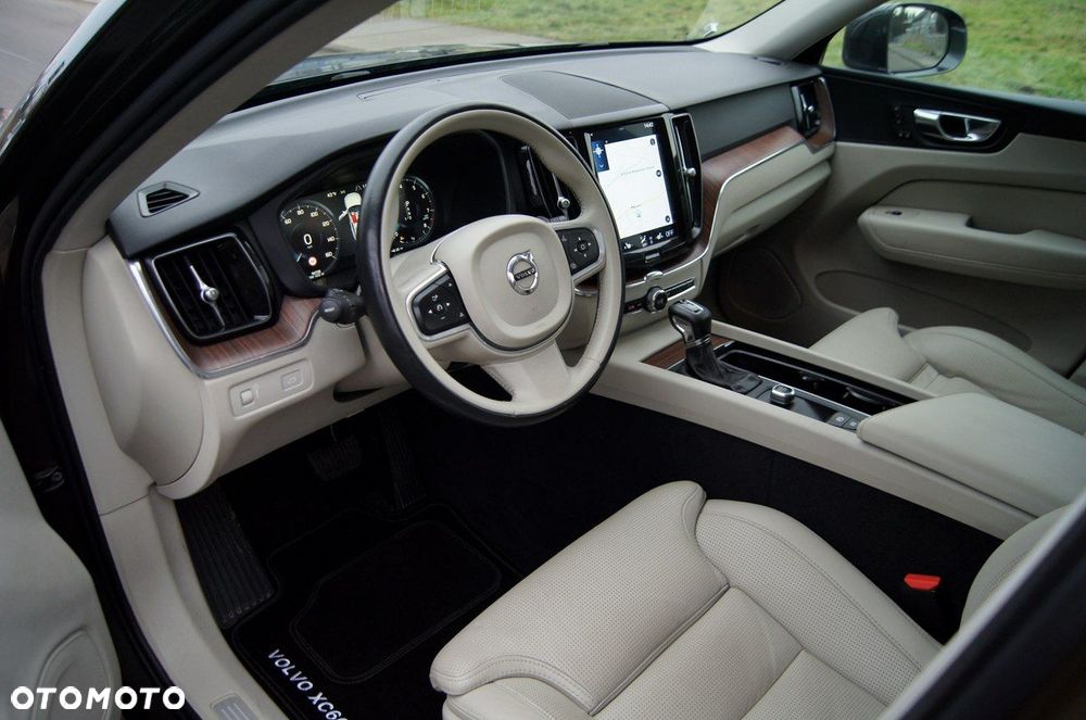 Volvo XC 60 T5 AWD Geartronic Momentum Pro - 11