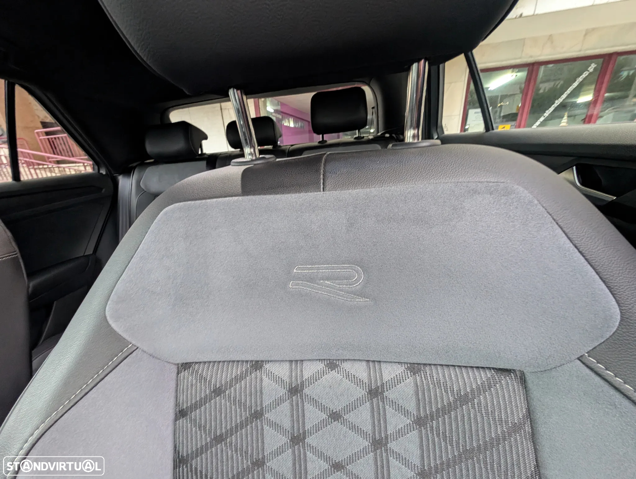 VW T-Roc 2.0 TDI R-Line DSG - 11