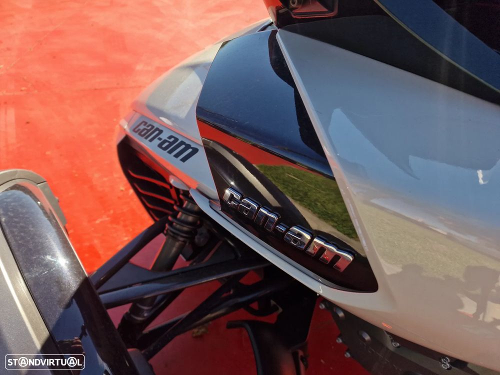 Bombardier CAN AM SPYDER F3S - 11