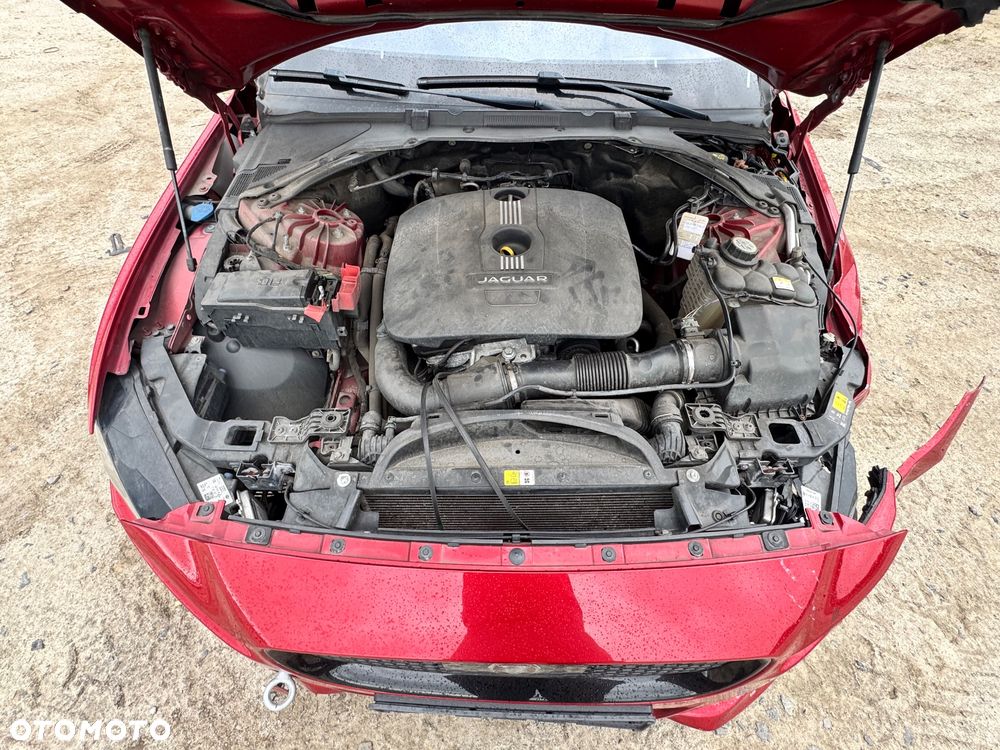 Jaguar XE 20t R-Sport - 16