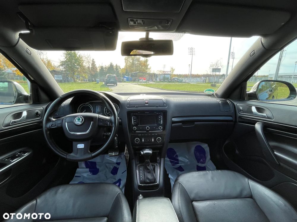 Skoda Octavia Combi 2.0 TDI CR DPF DSG RS - 12