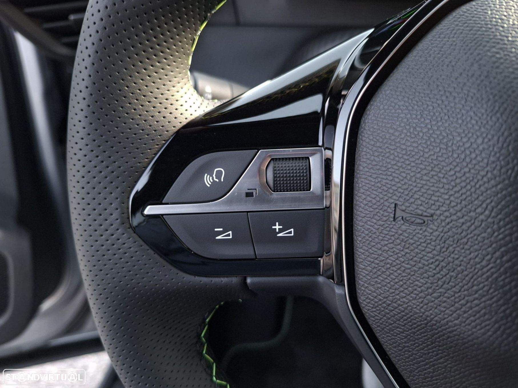Peugeot e-2008 54 kWh GT - 16