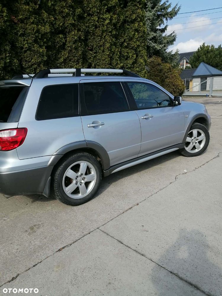 Mitsubishi Outlander - 4