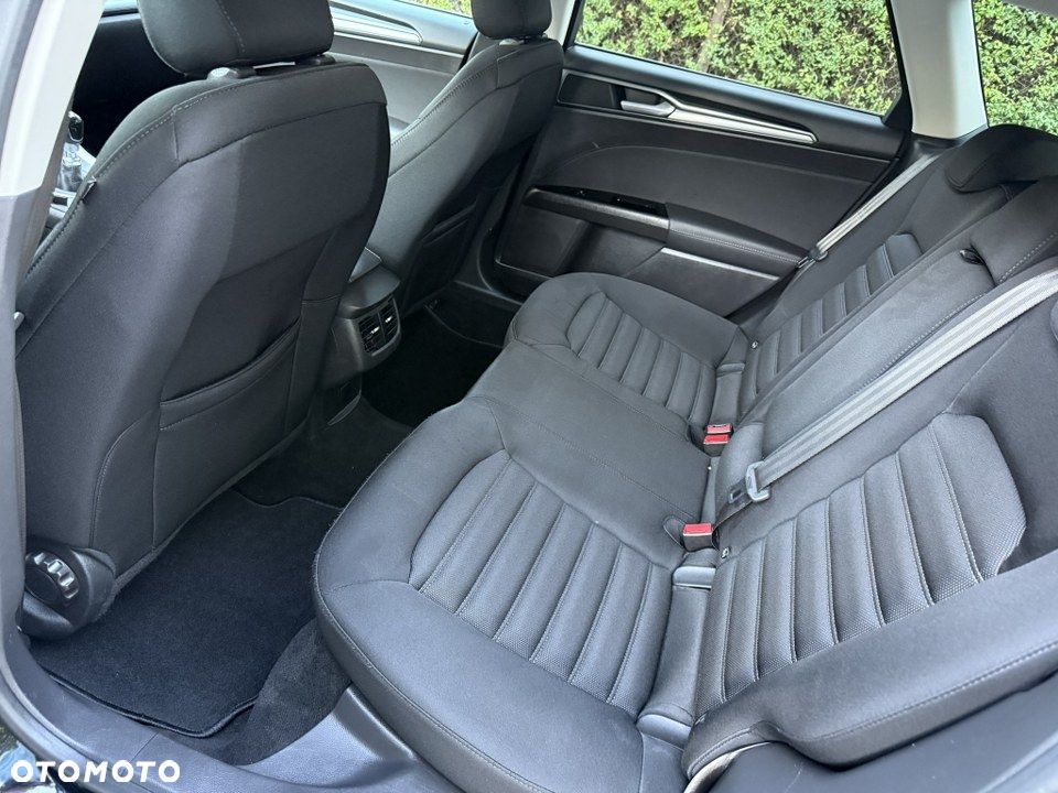 Ford Mondeo SW 2.0 TDCi S&S Titanium - 35