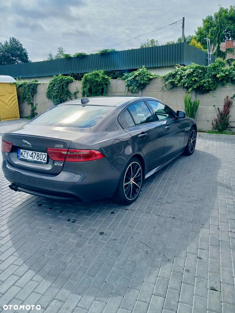 Jaguar XE 2.0 D AWD R-Sport - 3