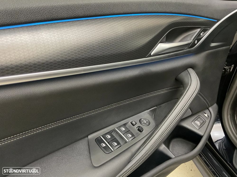 BMW 530 e Pack Desportivo M — fotografia 23