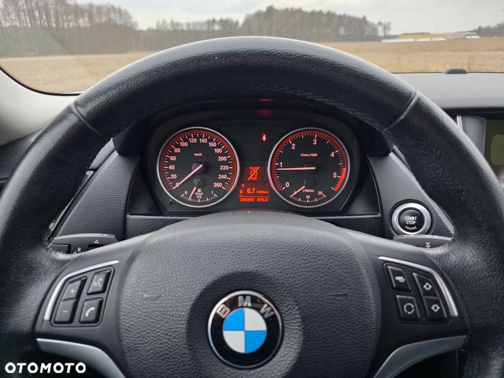 BMW X1 sDrive18d xLine - 24