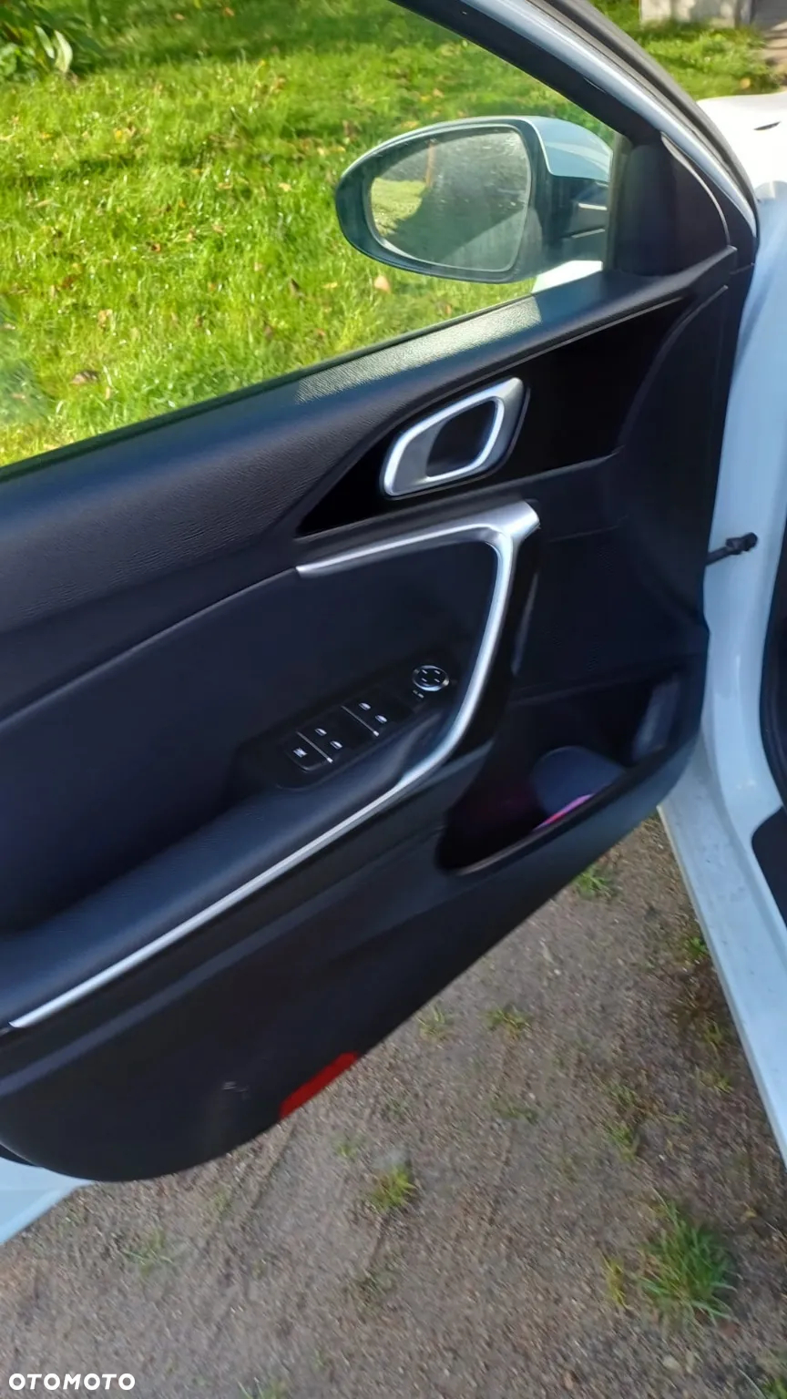 Kia Ceed 1.6 CRDi Eco-Dynamics+ (48V Mild-Hybrid) DCT7 Vision - 8