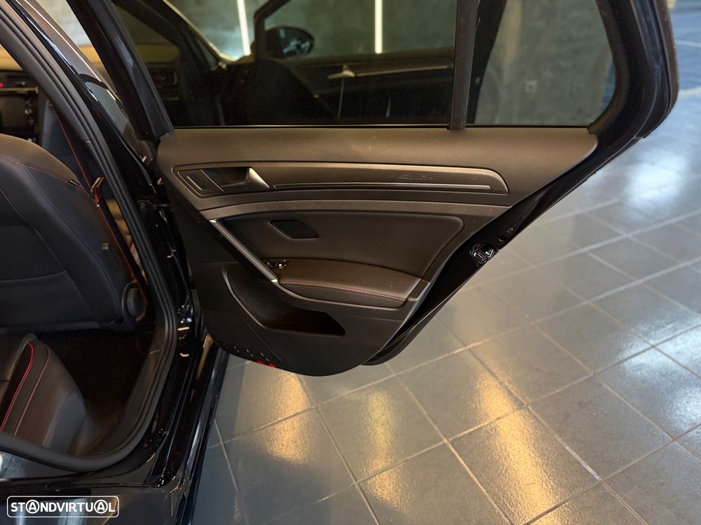 VW Golf GTI TCR 2.0 TSI OPF DSG - 25